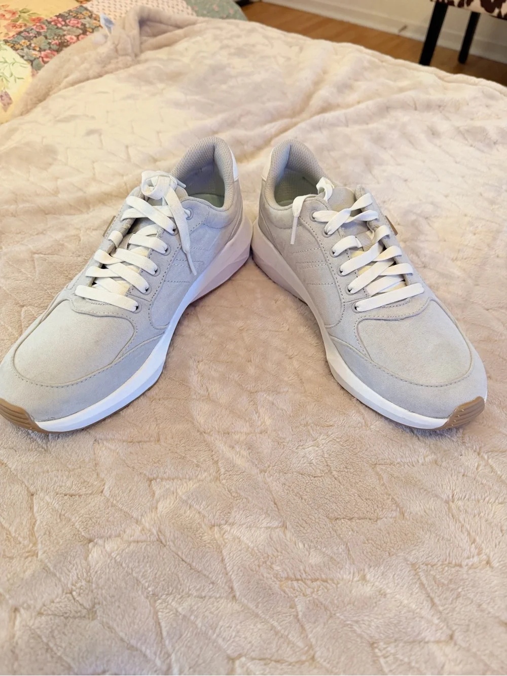 Dr. Scholl's Woman’s Light Gray Suede Sneakers with White Laces